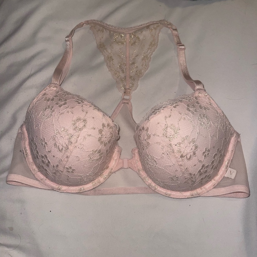 Victroa secret bra. Lightly lined. Snaps in the front. 34C. Not a push up